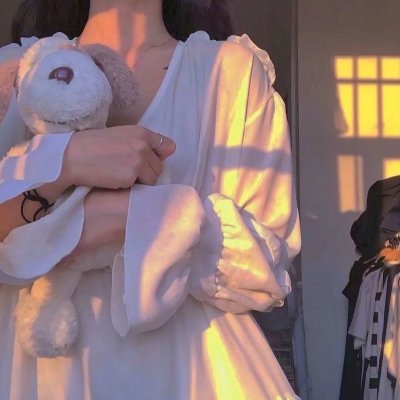 照片里的伴娘